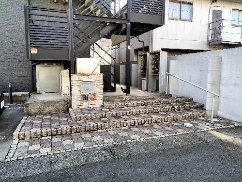 13/16 エントランス