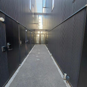 2/2 エントランス