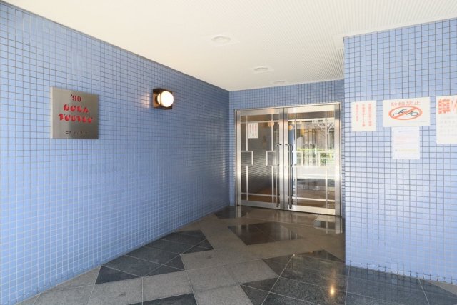 16/27 エントランス