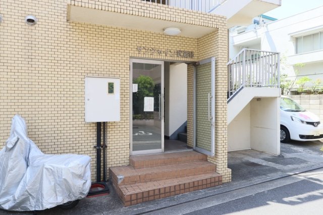 18/20 エントランス