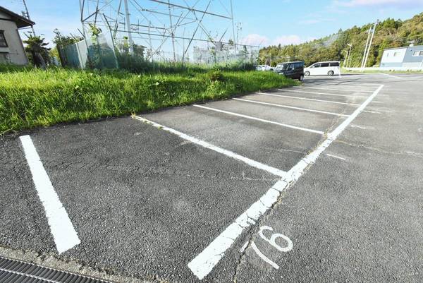 16/16 駐車場