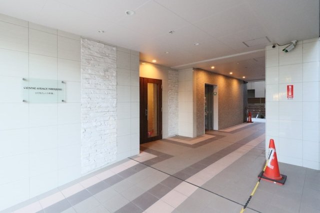 19/30 エントランス