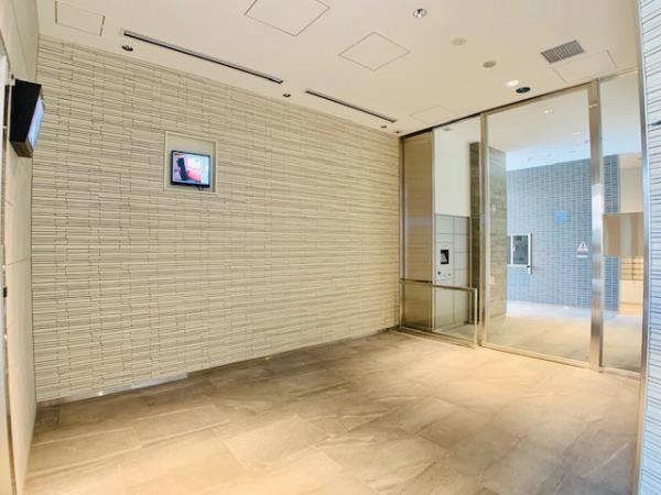 26/30 エントランス