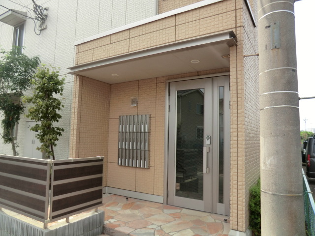 23/30 エントランス