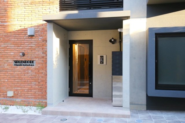 26/30 エントランス