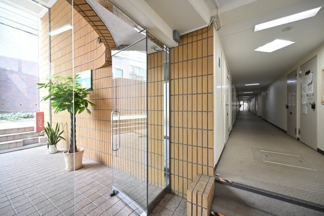 23/25 エントランス