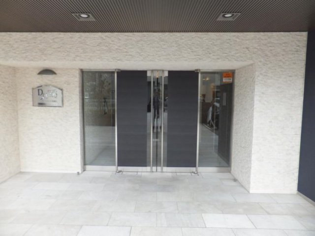 18/23 エントランス