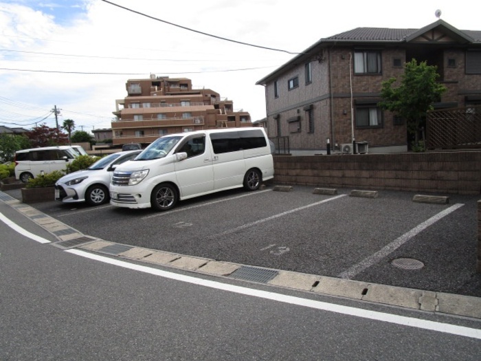 18/18 駐車場