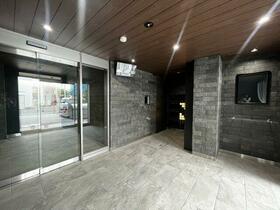 16/16 エントランス