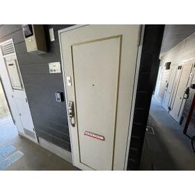 15/21 エントランス