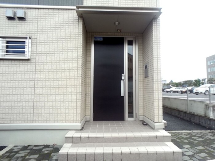 18/27 エントランス