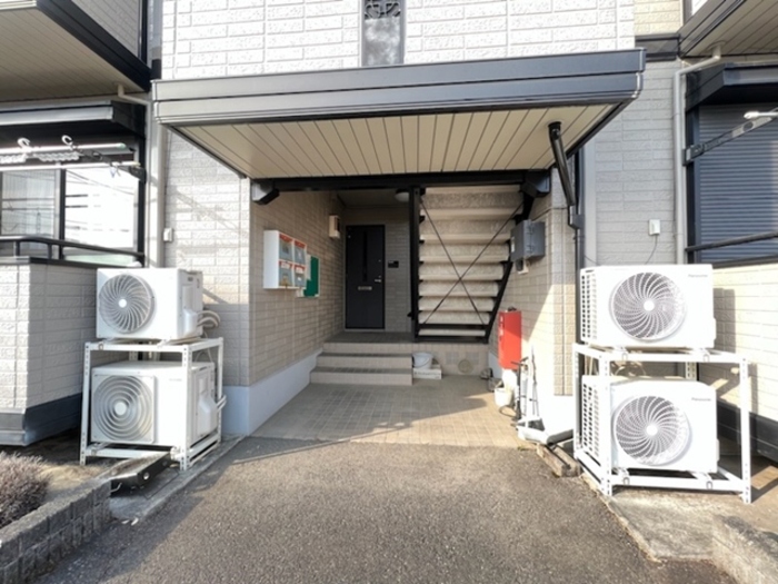 19/27 エントランス