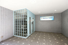 16/16 エントランス