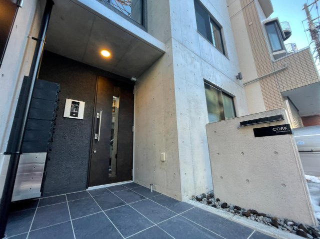 23/23 エントランス