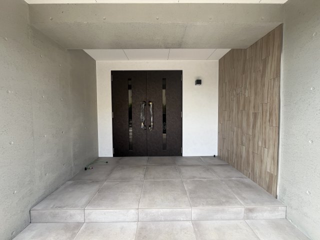 26/28 エントランス