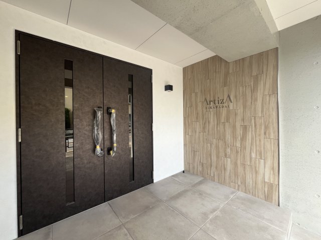 23/24 エントランス