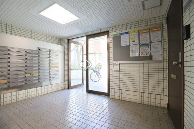 16/17 エントランス