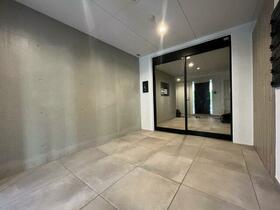 16/16 エントランス