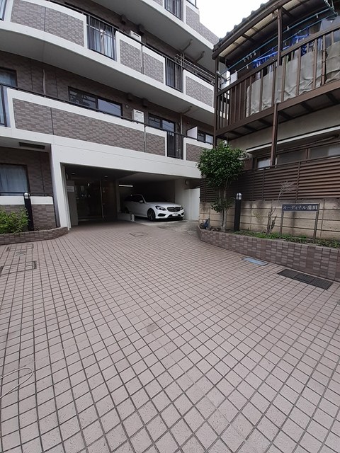 13/19 エントランス