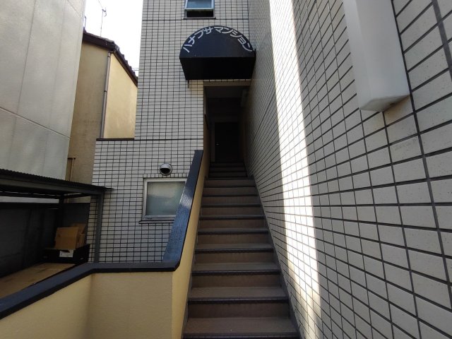 21/28 エントランス