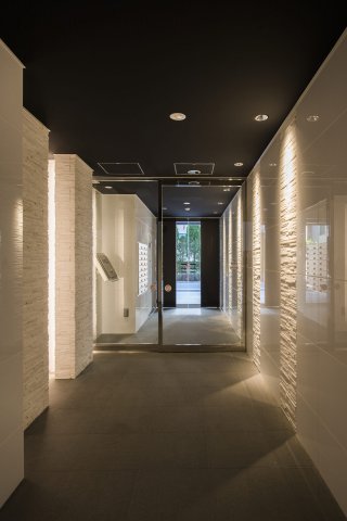 14/20 エントランス