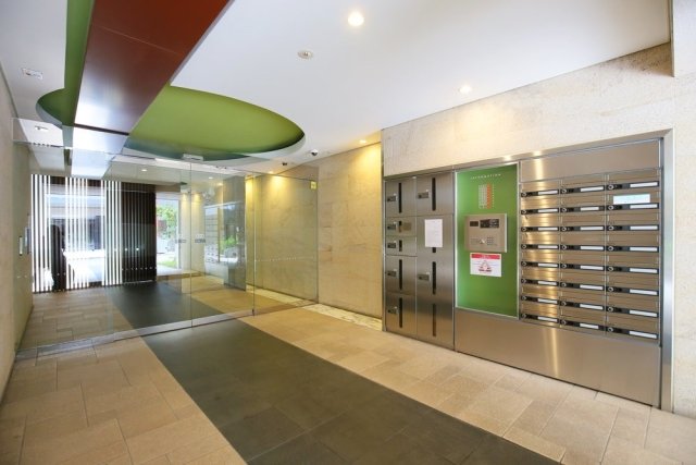 24/25 エントランス