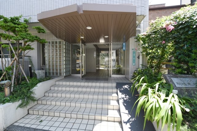 24/30 エントランス