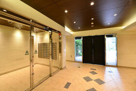 16/16 エントランス