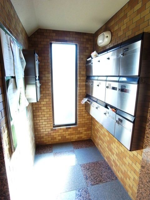 20/21 エントランス