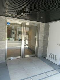 16/16 エントランス