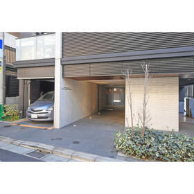 16/16 エントランス