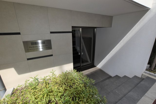 26/28 エントランス