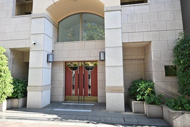 22/28 エントランス