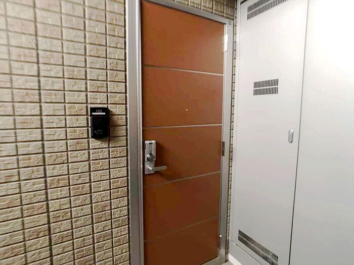 18/23 エントランス