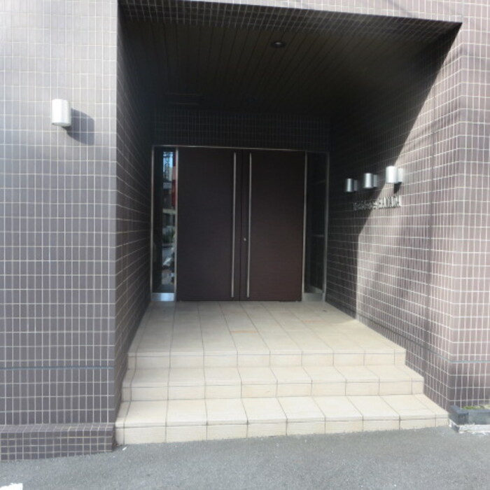 16/25 エントランス