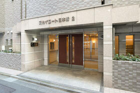 16/16 エントランス