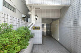 16/16 エントランス