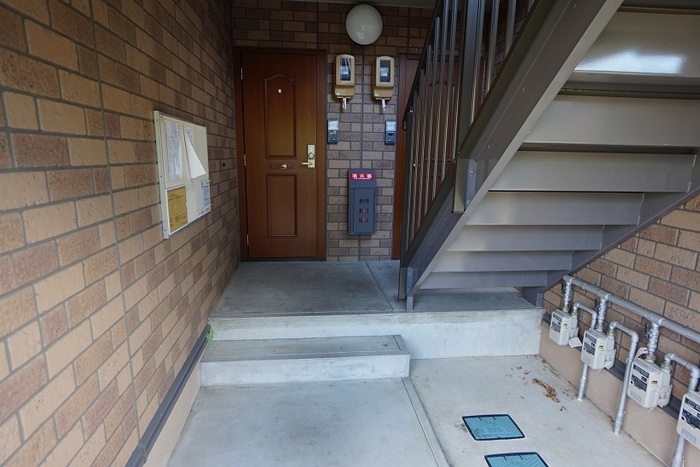 16/17 エントランス