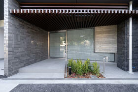 16/16 エントランス