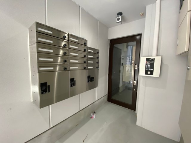 23/30 エントランス