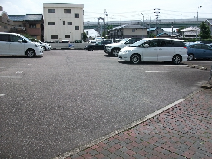 15/23 駐車場