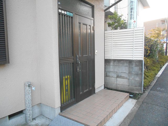 22/28 エントランス