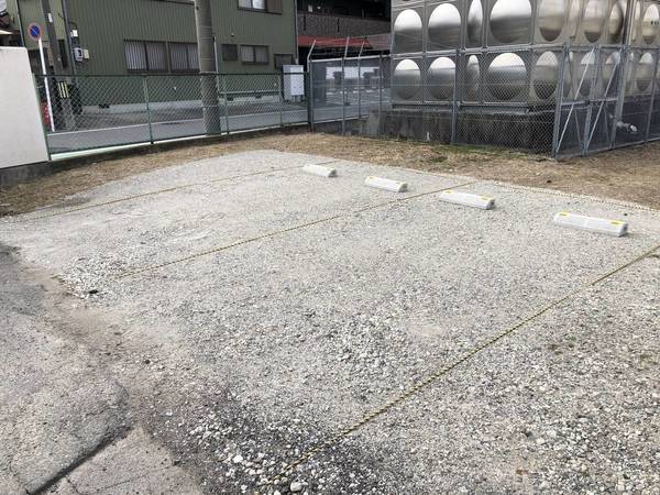 17/17 駐車場