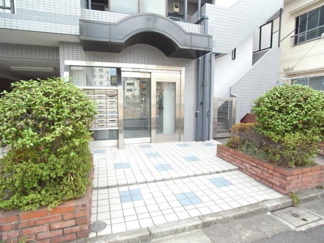 13/14 エントランス