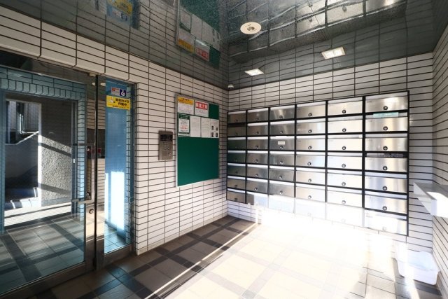 16/27 エントランス