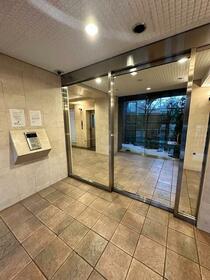 15/15 エントランス