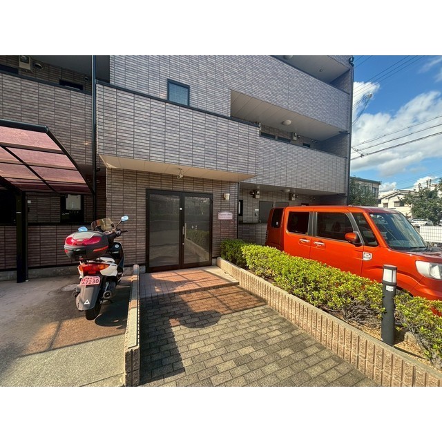 14/14 エントランス