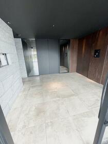 17/17 エントランス