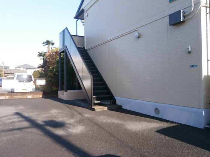 19/27 エントランス