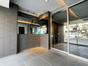 16/16 エントランス